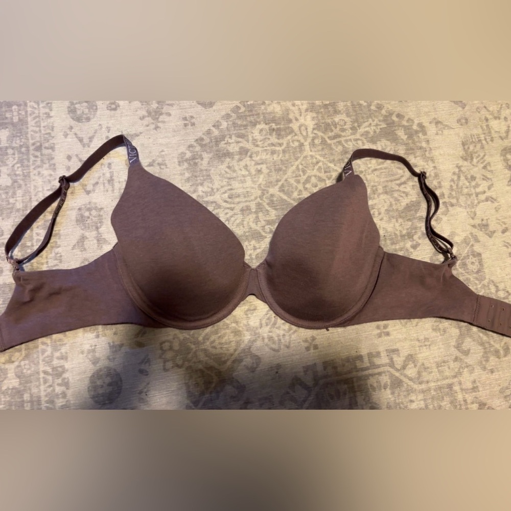 Victoria’s Secret lightly lined full coverage bra